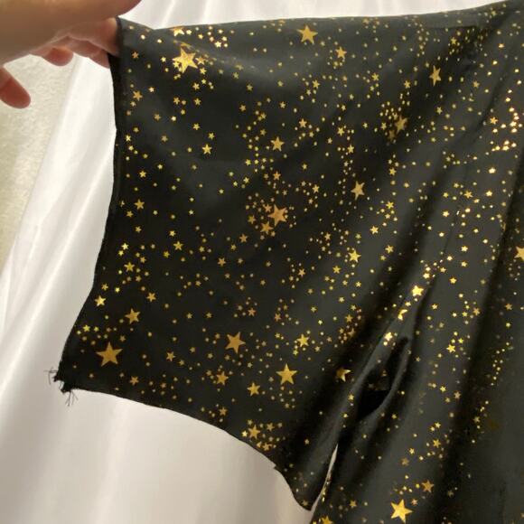 Black Top Size 8 XL Gold Stars Pullover V Neck Pointed Sleeves - Picture 3 of 6